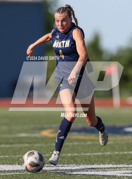 Thumbnail 1 in Lee's Summit vs. Liberty North (MSHSAA Class 4 Quarterfinal) photogallery.