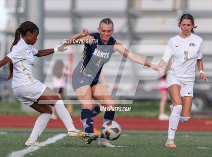 Thumbnail 1 in Lee's Summit vs. Liberty North (MSHSAA Class 4 Quarterfinal) photogallery.