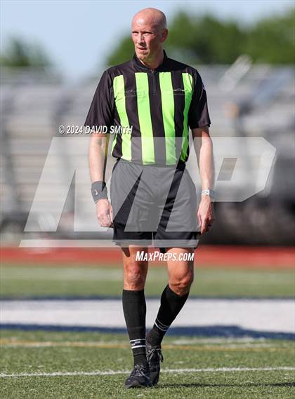 Thumbnail 3 in Lee's Summit vs. Liberty North (MSHSAA Class 4 Quarterfinal) photogallery.