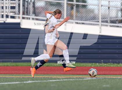 Thumbnail 2 in Lee's Summit vs. Liberty North (MSHSAA Class 4 Quarterfinal) photogallery.