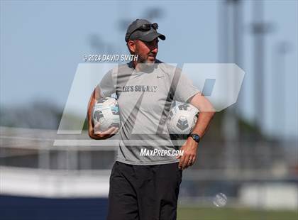 Thumbnail 2 in Lee's Summit vs. Liberty North (MSHSAA Class 4 Quarterfinal) photogallery.