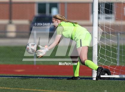 Thumbnail 1 in Lee's Summit vs. Liberty North (MSHSAA Class 4 Quarterfinal) photogallery.