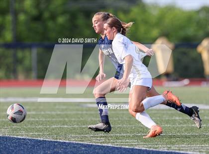 Thumbnail 3 in Lee's Summit vs. Liberty North (MSHSAA Class 4 Quarterfinal) photogallery.