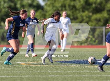 Thumbnail 2 in Lee's Summit vs. Liberty North (MSHSAA Class 4 Quarterfinal) photogallery.