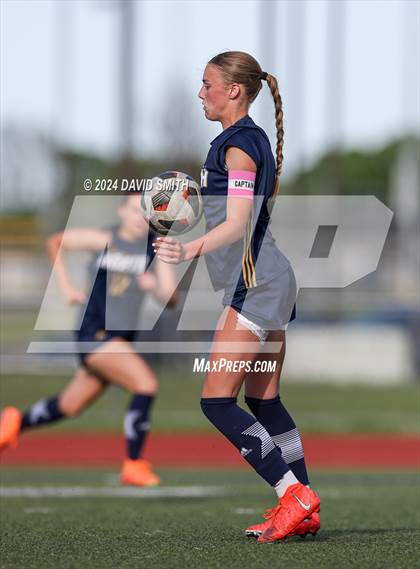 Thumbnail 1 in Lee's Summit vs. Liberty North (MSHSAA Class 4 Quarterfinal) photogallery.