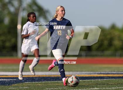 Thumbnail 3 in Lee's Summit vs. Liberty North (MSHSAA Class 4 Quarterfinal) photogallery.