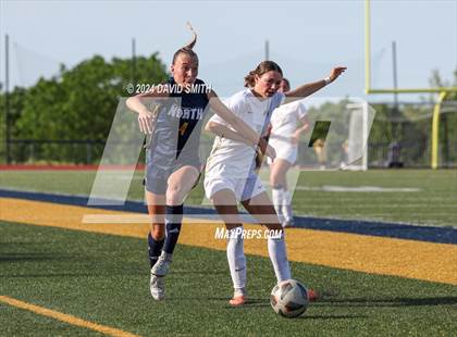 Thumbnail 2 in Lee's Summit vs. Liberty North (MSHSAA Class 4 Quarterfinal) photogallery.