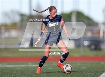 Thumbnail 2 in Lee's Summit vs. Liberty North (MSHSAA Class 4 Quarterfinal) photogallery.