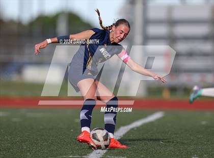 Thumbnail 1 in Lee's Summit vs. Liberty North (MSHSAA Class 4 Quarterfinal) photogallery.
