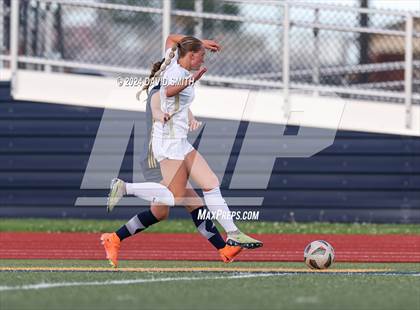 Thumbnail 1 in Lee's Summit vs. Liberty North (MSHSAA Class 4 Quarterfinal) photogallery.