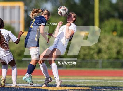 Thumbnail 1 in Lee's Summit vs. Liberty North (MSHSAA Class 4 Quarterfinal) photogallery.