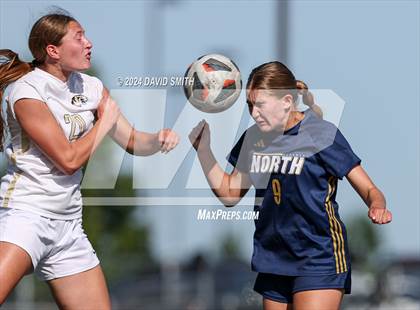 Thumbnail 2 in Lee's Summit vs. Liberty North (MSHSAA Class 4 Quarterfinal) photogallery.