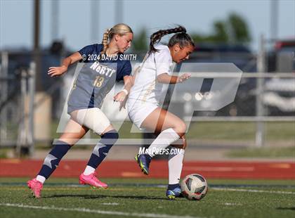 Thumbnail 2 in Lee's Summit vs. Liberty North (MSHSAA Class 4 Quarterfinal) photogallery.