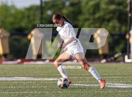 Thumbnail 2 in Lee's Summit vs. Liberty North (MSHSAA Class 4 Quarterfinal) photogallery.