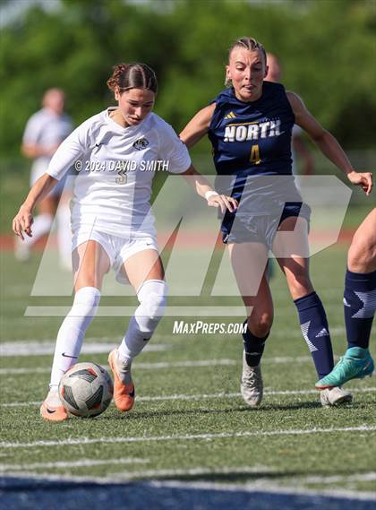 Thumbnail 2 in Lee's Summit vs. Liberty North (MSHSAA Class 4 Quarterfinal) photogallery.