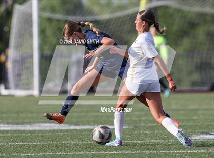 Thumbnail 3 in Lee's Summit vs. Liberty North (MSHSAA Class 4 Quarterfinal) photogallery.