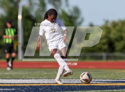 Thumbnail 3 in Lee's Summit vs. Liberty North (MSHSAA Class 4 Quarterfinal) photogallery.