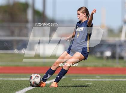 Thumbnail 2 in Lee's Summit vs. Liberty North (MSHSAA Class 4 Quarterfinal) photogallery.