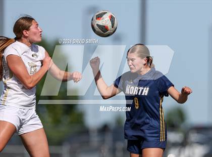 Thumbnail 1 in Lee's Summit vs. Liberty North (MSHSAA Class 4 Quarterfinal) photogallery.