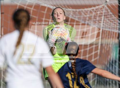 Thumbnail 2 in Lee's Summit vs. Liberty North (MSHSAA Class 4 Quarterfinal) photogallery.