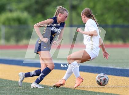Thumbnail 2 in Lee's Summit vs. Liberty North (MSHSAA Class 4 Quarterfinal) photogallery.