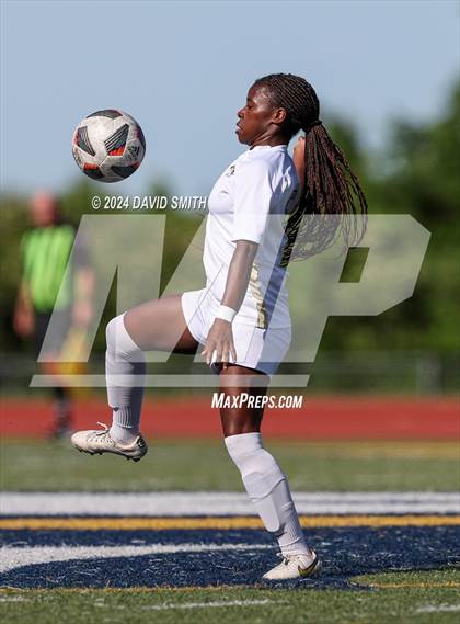 Thumbnail 1 in Lee's Summit vs. Liberty North (MSHSAA Class 4 Quarterfinal) photogallery.