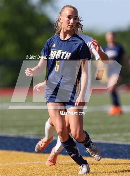 Thumbnail 1 in Lee's Summit vs. Liberty North (MSHSAA Class 4 Quarterfinal) photogallery.