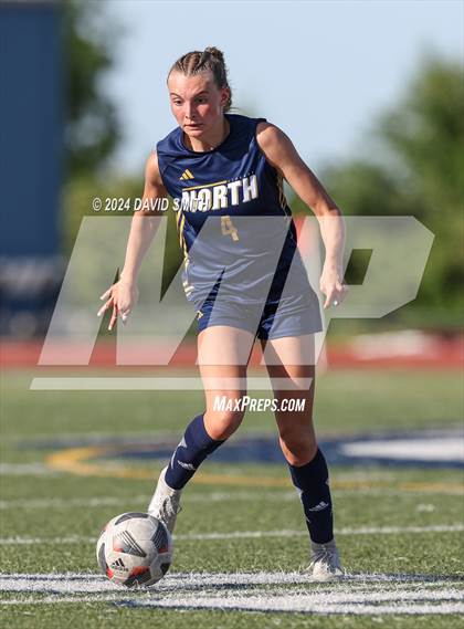 Thumbnail 1 in Lee's Summit vs. Liberty North (MSHSAA Class 4 Quarterfinal) photogallery.