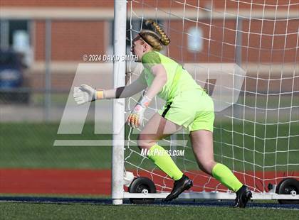Thumbnail 2 in Lee's Summit vs. Liberty North (MSHSAA Class 4 Quarterfinal) photogallery.