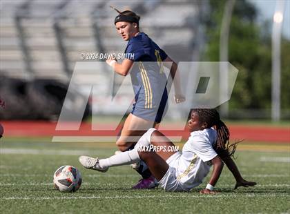 Thumbnail 3 in Lee's Summit vs. Liberty North (MSHSAA Class 4 Quarterfinal) photogallery.