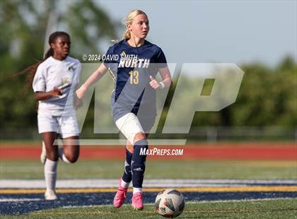 Thumbnail 1 in Lee's Summit vs. Liberty North (MSHSAA Class 4 Quarterfinal) photogallery.