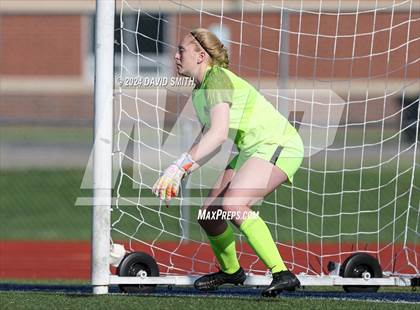 Thumbnail 1 in Lee's Summit vs. Liberty North (MSHSAA Class 4 Quarterfinal) photogallery.