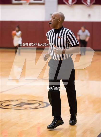 Thumbnail 1 in East St. Louis vs Belleville West photogallery.
