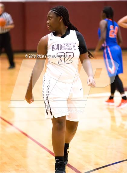 Thumbnail 1 in East St. Louis vs Belleville West photogallery.