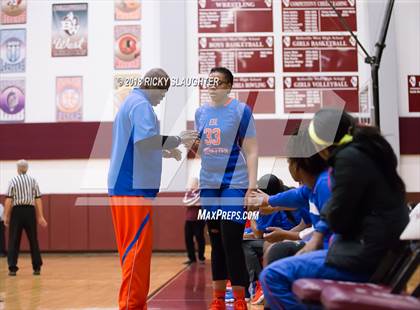 Thumbnail 1 in East St. Louis vs Belleville West photogallery.