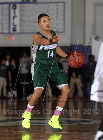 Thumbnail 2 in Ponderosa vs. Sacramento (St. Hope Elite Hoops Classic) photogallery.