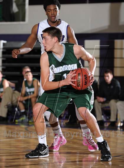 Thumbnail 3 in Ponderosa vs. Sacramento (St. Hope Elite Hoops Classic) photogallery.