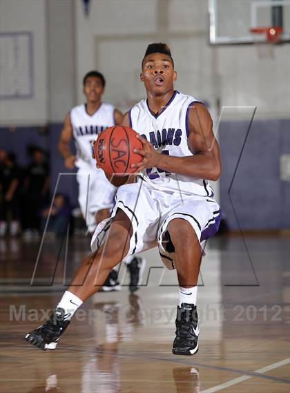 Thumbnail 3 in Ponderosa vs. Sacramento (St. Hope Elite Hoops Classic) photogallery.