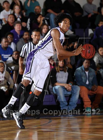 Thumbnail 2 in Ponderosa vs. Sacramento (St. Hope Elite Hoops Classic) photogallery.