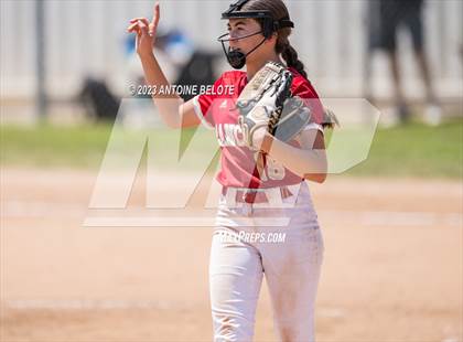 Thumbnail 2 in Los Alamitos vs. Orange Lutheran photogallery.