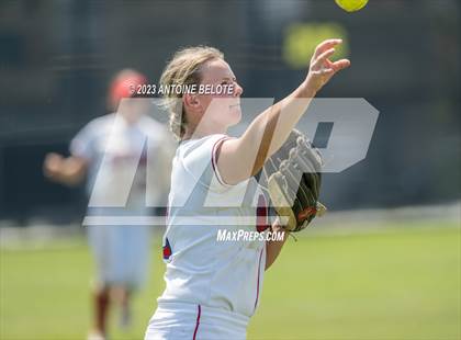 Thumbnail 2 in Los Alamitos vs. Orange Lutheran photogallery.