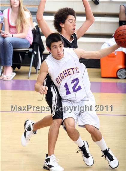 Thumbnail 2 in JV: Pioneer Valley vs. Righetti photogallery.