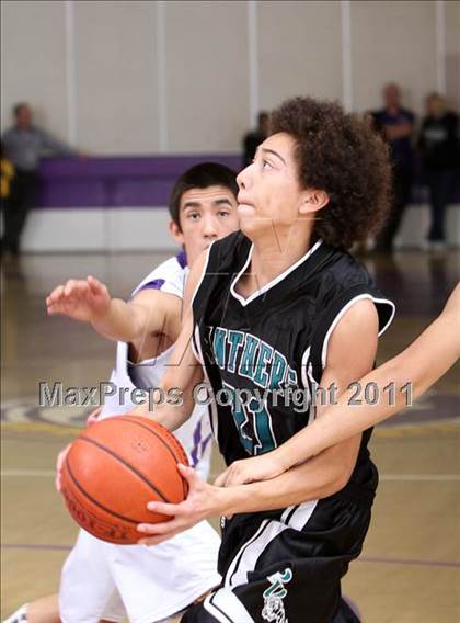 Thumbnail 1 in JV: Pioneer Valley vs. Righetti photogallery.