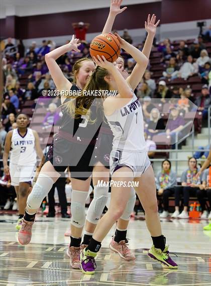 Thumbnail 3 in Martins Mill vs. LaPoynor (UIL 2A Regional Final Playoff) photogallery.
