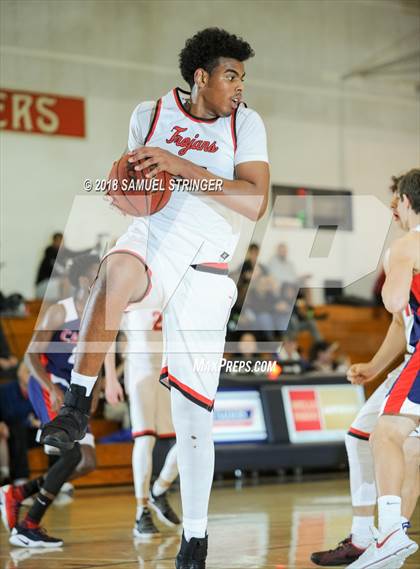 Thumbnail 1 in Campolindo vs. Lincoln (Modesto Christian Holiday Hoops Classic) photogallery.