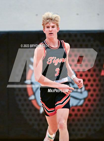 Thumbnail 2 in Cheyenne Wells vs. Stanton County photogallery.