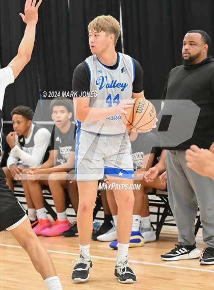 Thumbnail 2 in Valley Christian vs. Desert Pines (Section 7) photogallery.