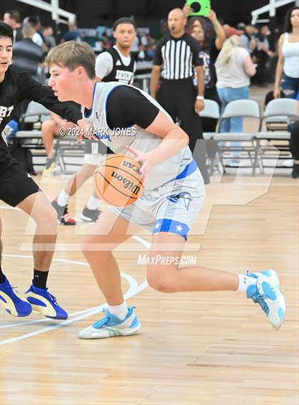 Thumbnail 3 in Valley Christian vs. Desert Pines (Section 7) photogallery.