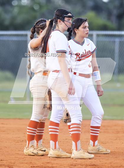 Thumbnail 1 in Sumner vs. Plant City (FHSAA 7A District Semifinal) photogallery.