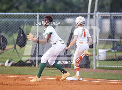 Thumbnail 2 in Sumner vs. Plant City (FHSAA 7A District Semifinal) photogallery.